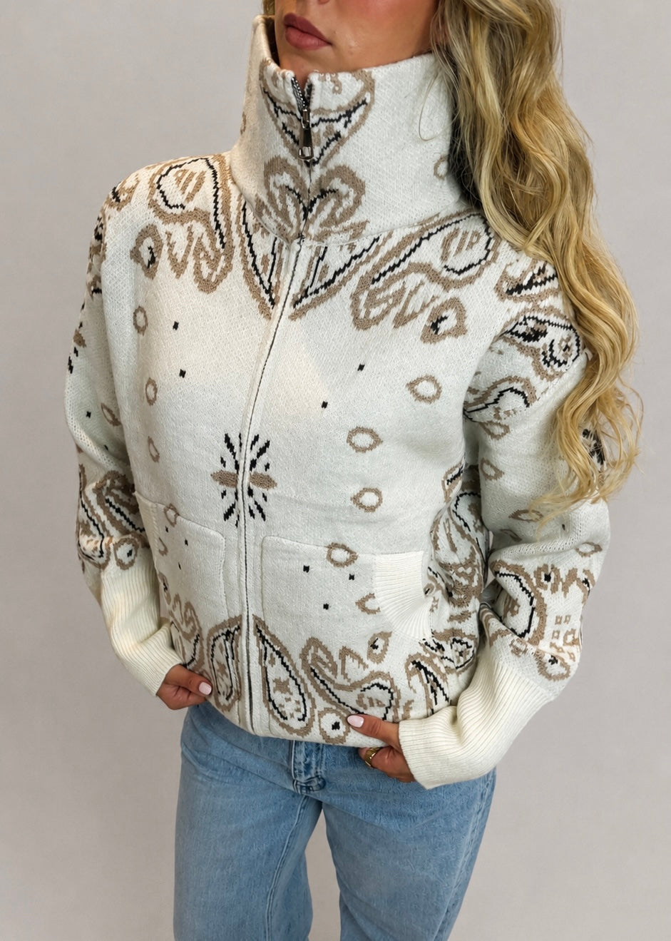 The Paisley Zip - Beige